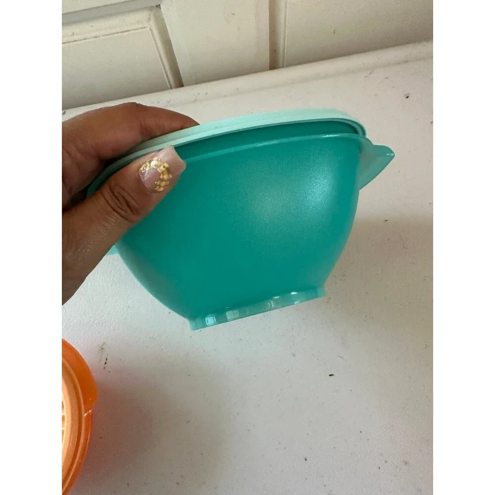 New Tupperware Servalier Food Storage Bowls Containers Mix Lot 4 Piece Set